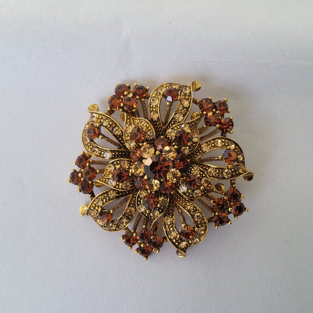 Vintage Brooch with Rhinestones - Picture 3 of 8